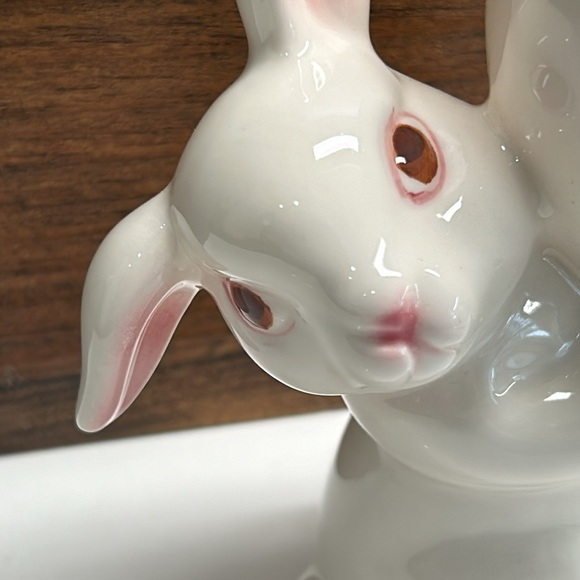 Vintage 1981 Avon White Ceramic Bunny Candle Holder With Floral Design - Picture 12 of 14